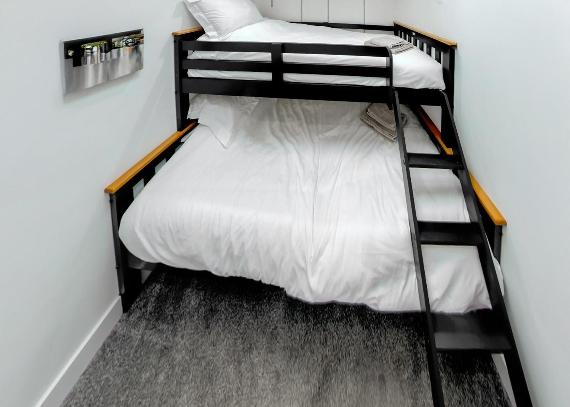 Noahs Retreat Hotel Laceby Room photo